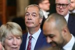 Farage segir af sér og býður sig aftur fram